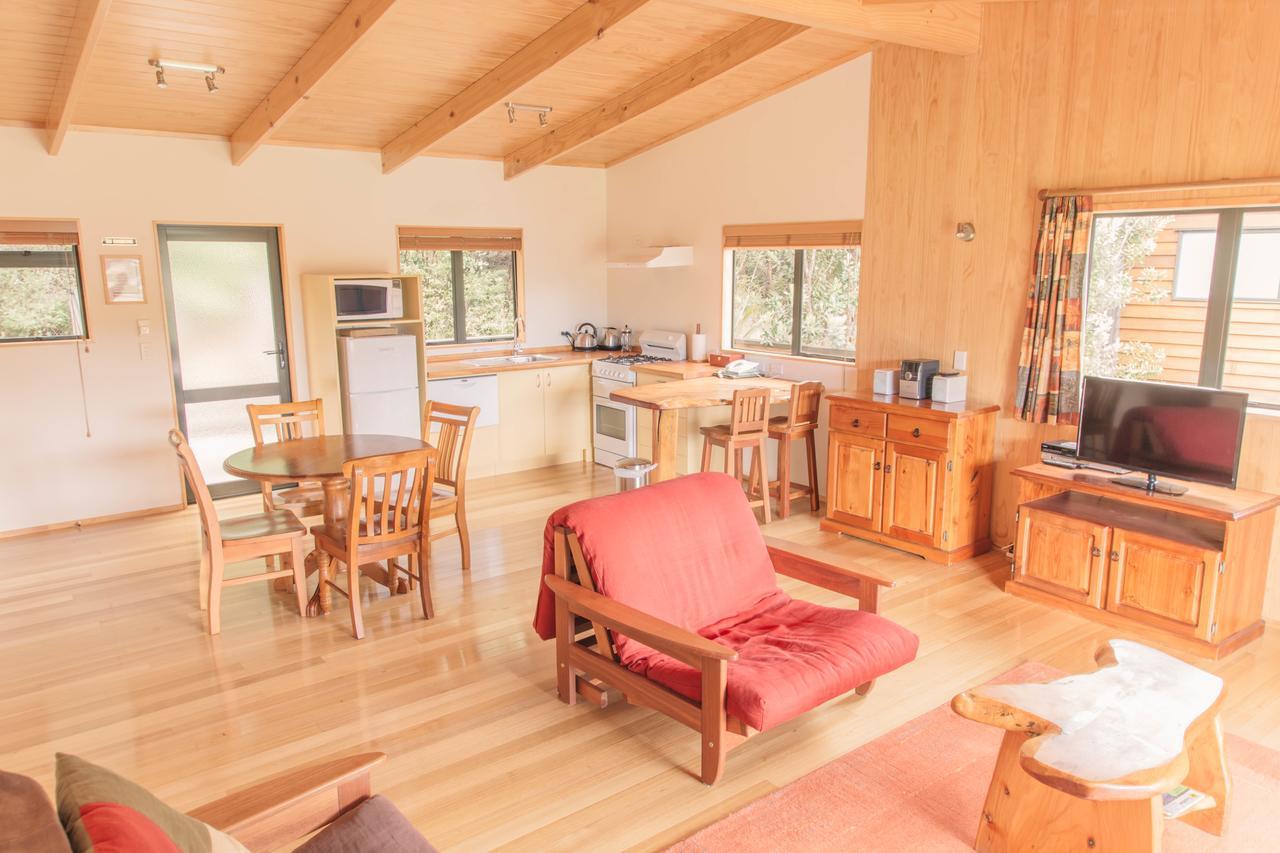 Tangiaro Retreat Villa Port Charles Buitenkant foto