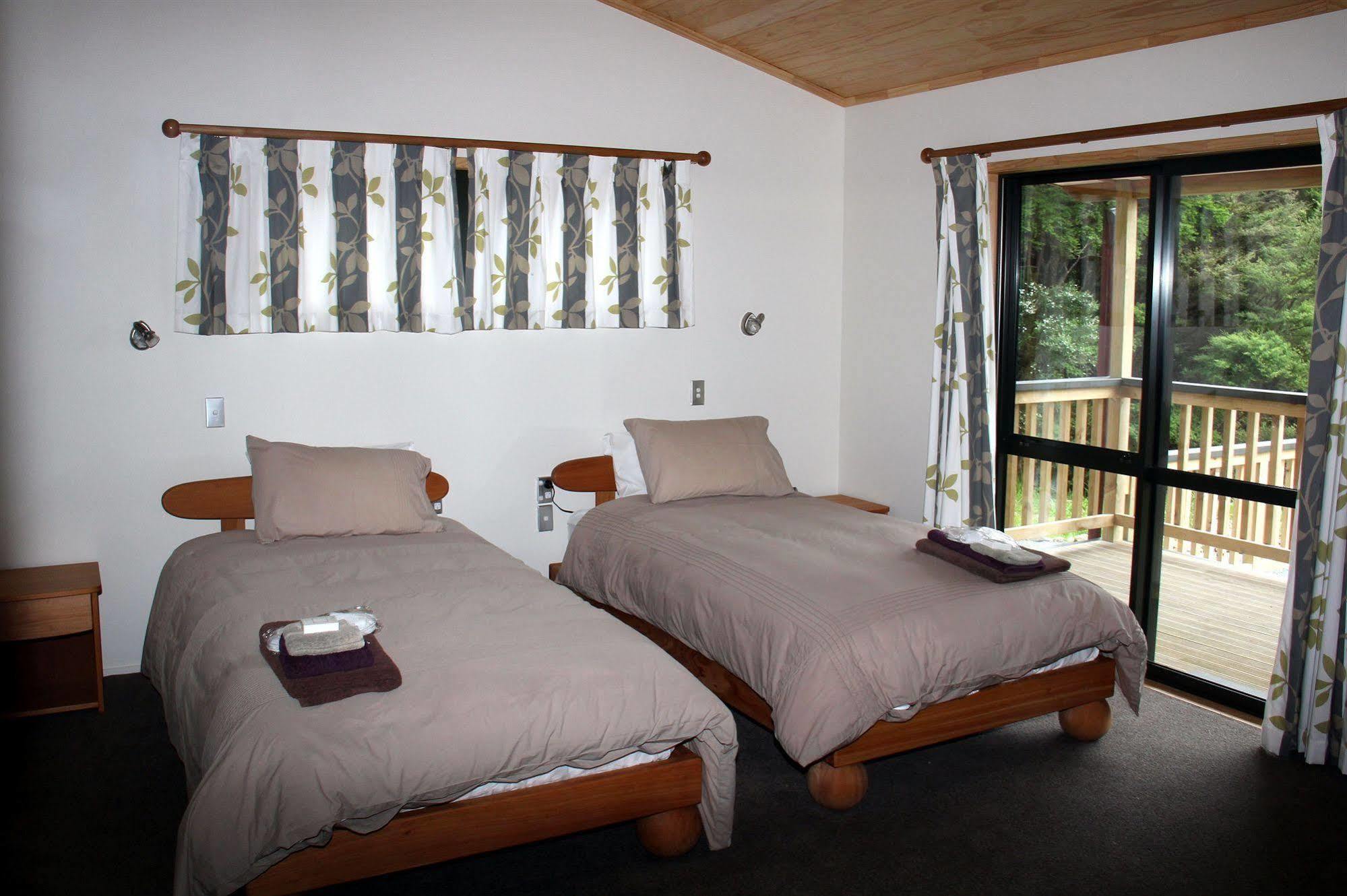 Tangiaro Retreat Villa Port Charles Buitenkant foto